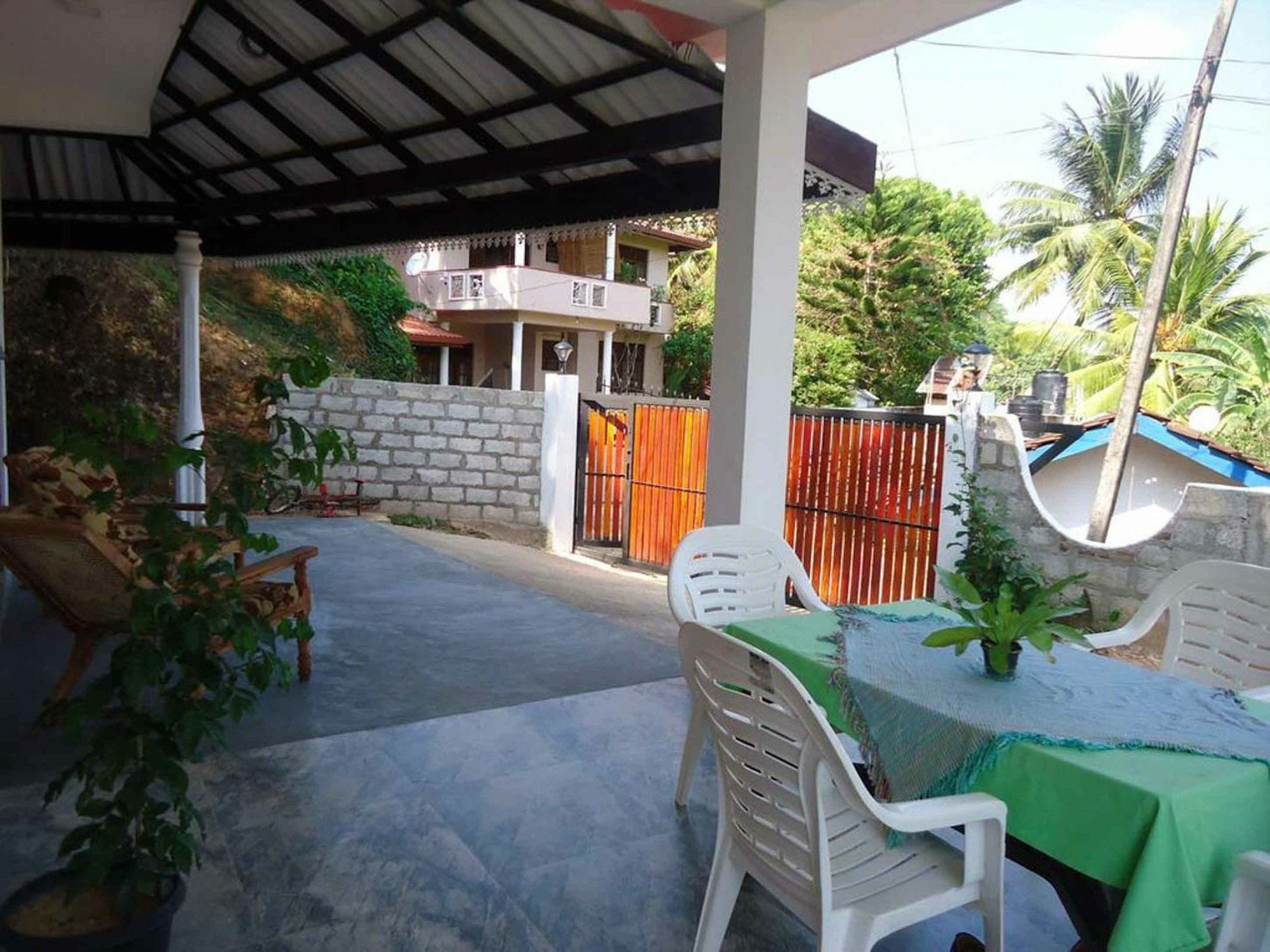 Yoho Blue Lotus Guest Mirissa Hotel Ngoại thất bức ảnh